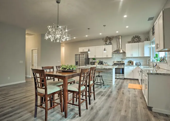 Stunning Clovis Home About 1 Mile To Old Town!