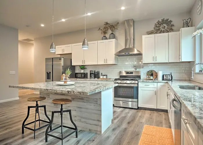 Stunning Clovis Home About 1 Mile To Old Town!