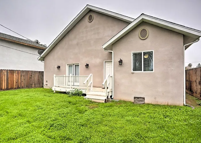 Stunning Clovis Home About 1 Mile To Old Town!