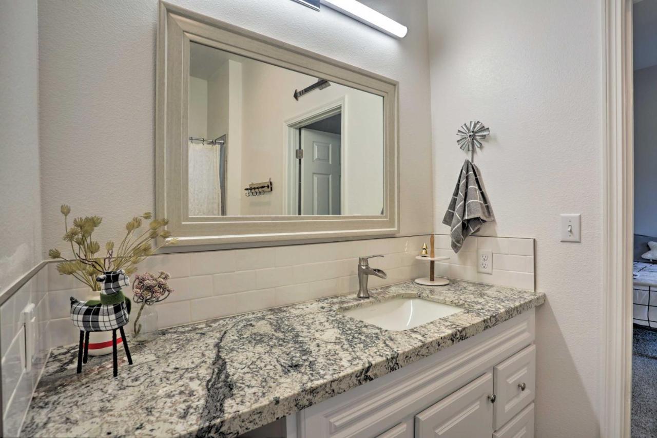 Stunning About 1 Mile To Old Town! Holiday home Clovis