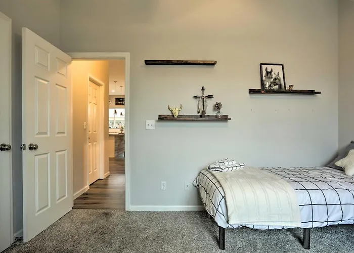 Stunning Clovis Home About 1 Mile To Old Town!